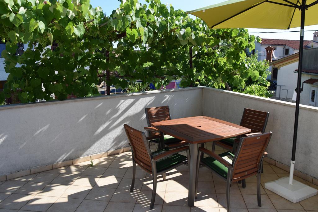 Apartment Marija With Terrace เบรอเซส ภายนอก รูปภาพ