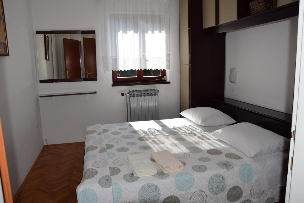 Apartment Marija With Terrace เบรอเซส ภายนอก รูปภาพ